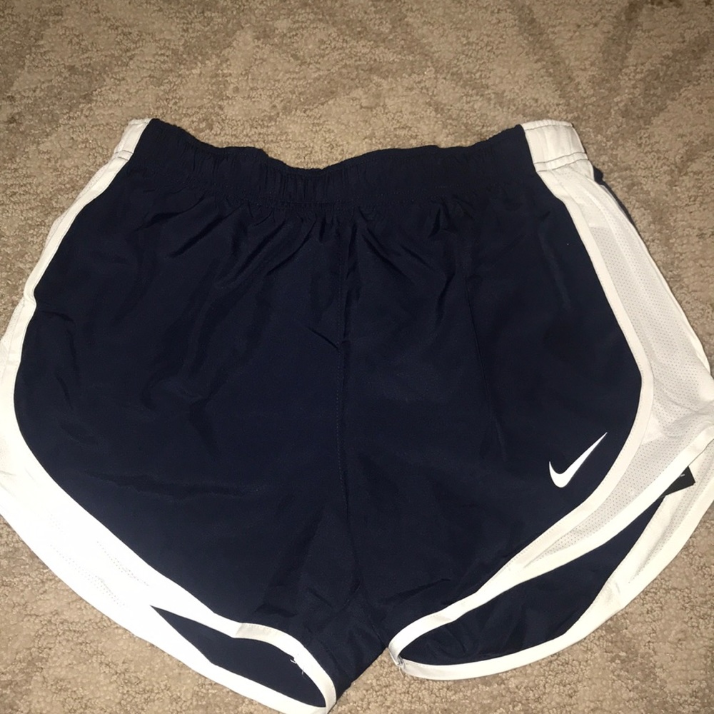 • NEVER WORN W/tag Nike shorts •